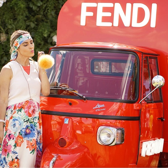 FENDI X Veuve Cliquot 2017 10th Anniversary Limited Edition Yellow Charm NWOT - Picture 2 of 8